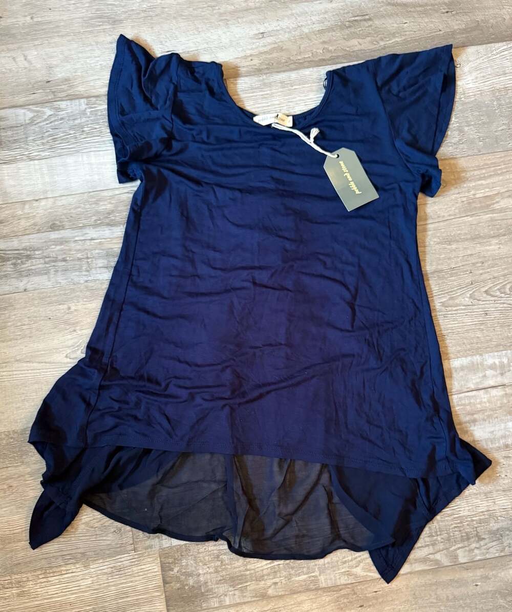 Pebble And Stone Flutter Sleeve Top Size Small